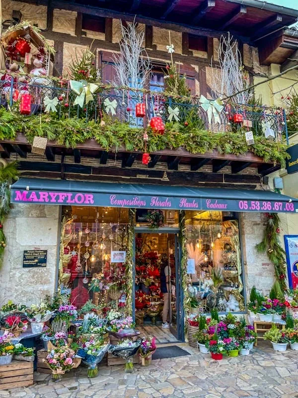 Flowershop decorated with Christmas themed flowers